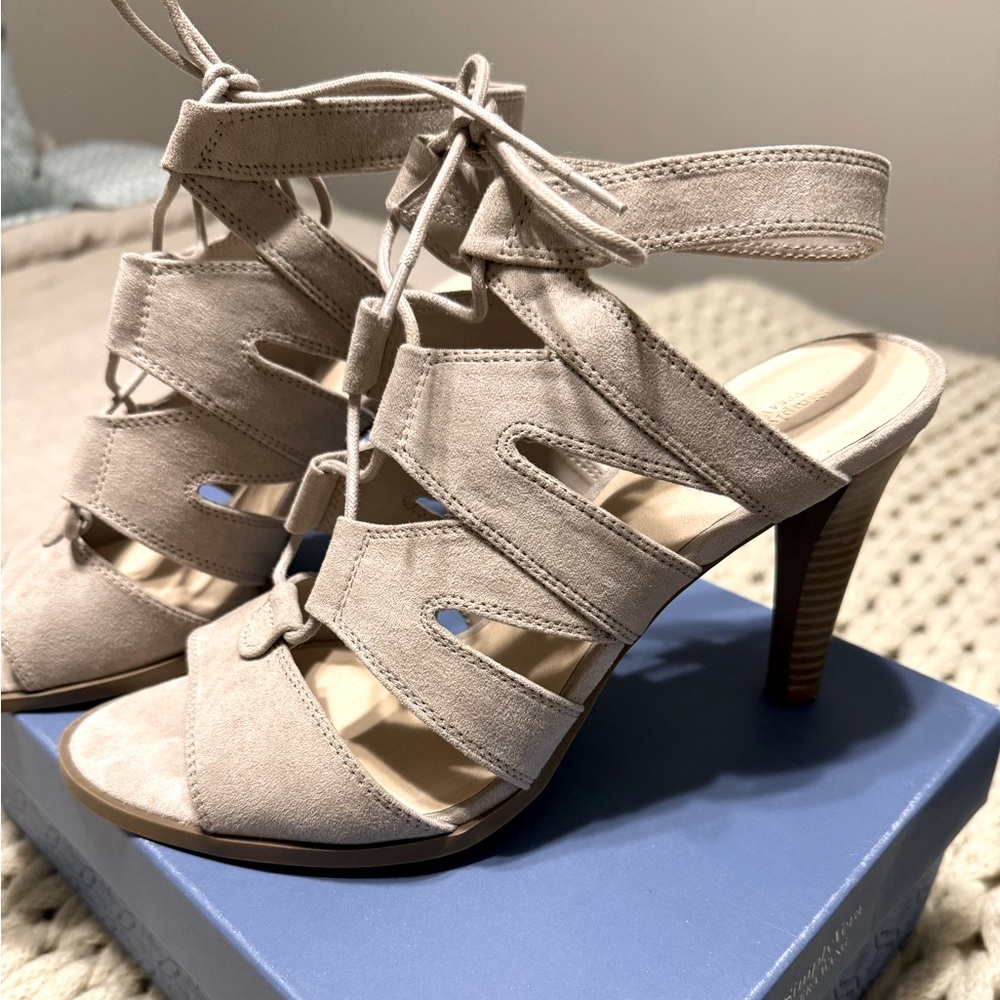 Simply Vera By Vera Wang Blush Faux Suede Lace Up Strappy Heels Size 9